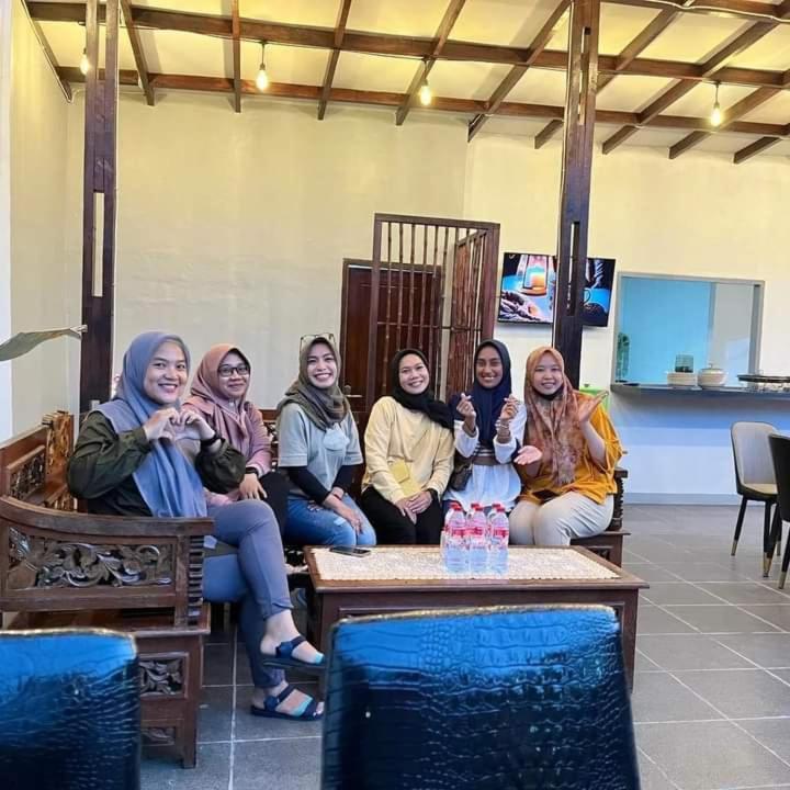 Baronda Guest House Sorong Exterior foto