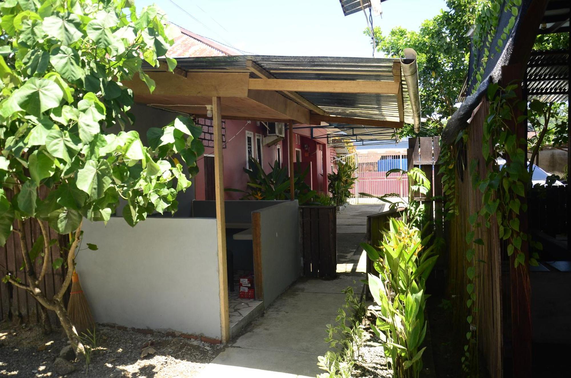 Baronda Guest House Sorong Exterior foto