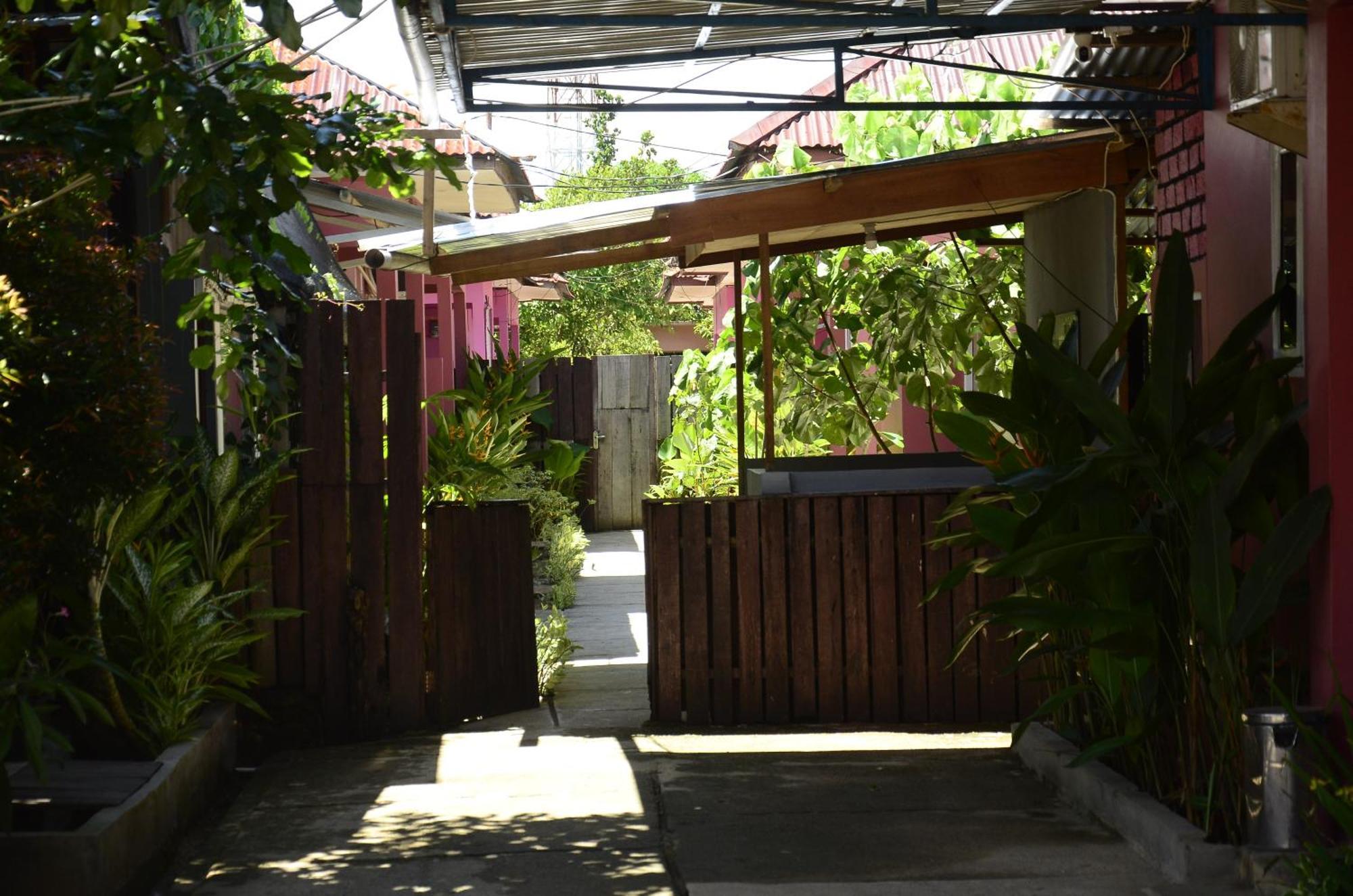 Baronda Guest House Sorong Exterior foto